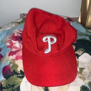 ❤️ Red Phillies Hat (fairly new)